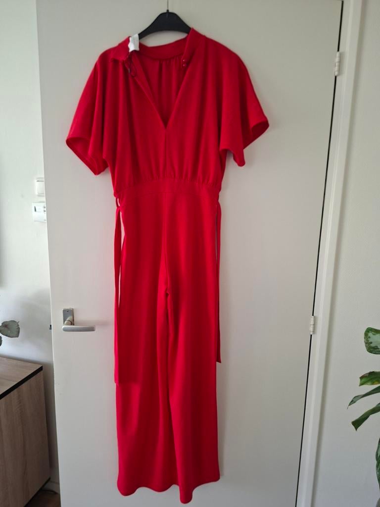 Rode jumpsuit Sisters Point maat M, Kleding | Dames, Jumpsuits, Ophalen of Verzenden