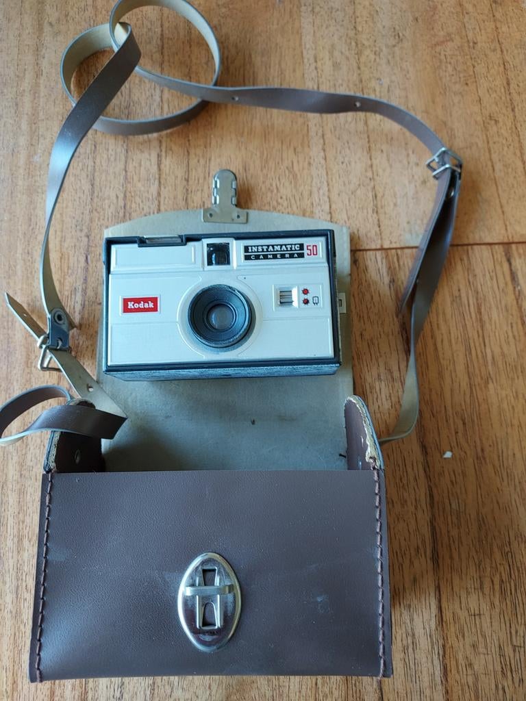 Vintage Kodak Instamatic 50 camera met leren tas, Audio, Tv en Foto, Fotocamera's Analoog, Ophalen, Gebruikt, Compact, Kodak