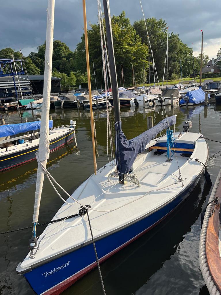 Polyvalk compleet met buitenboordmotor en wegtrailer, Watersport en Boten, Ophalen, Gebruikt, 6 meter of meer, Polyvalk