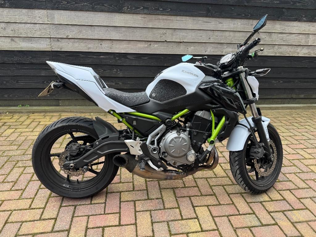 Kawasaki Z650 - Topstaat - Akrapovic uitlaat - 2e eigenaar, Motoren, Motoren | Kawasaki, 2 cilinders, Motorrijbewijs A, Particulier