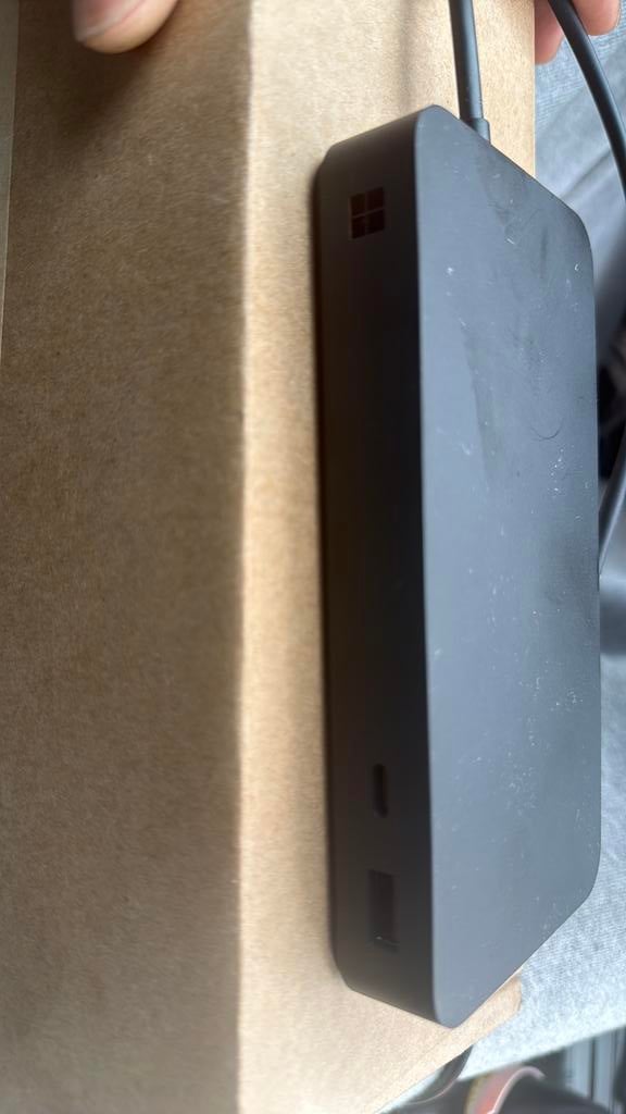 Surface dock 4 thunderbolt, Computers en Software, Dockingstations, Ophalen of Verzenden, Zo goed als nieuw