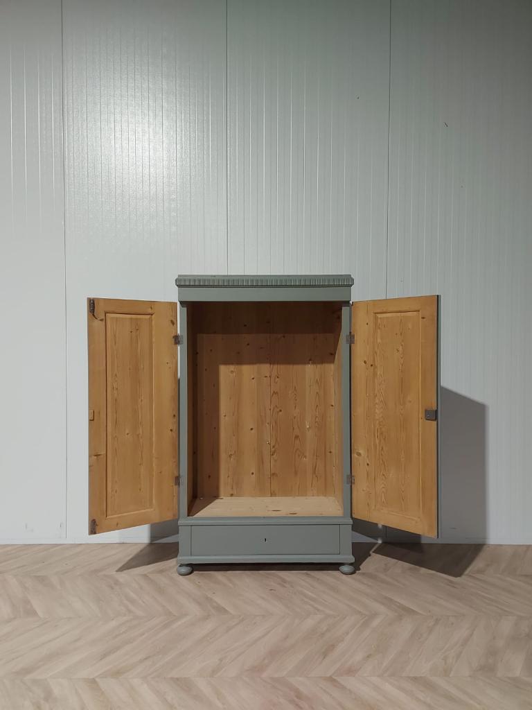 Landelijke klassieke kast, tweedeurs, legkast, linnenkast