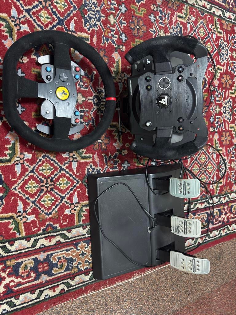 Thrustmaster T300 RS + T3PA pedalen + 2 Alcantara sturen, Racestuur, Gebruikt, Force feedback, Ophalen of Verzenden