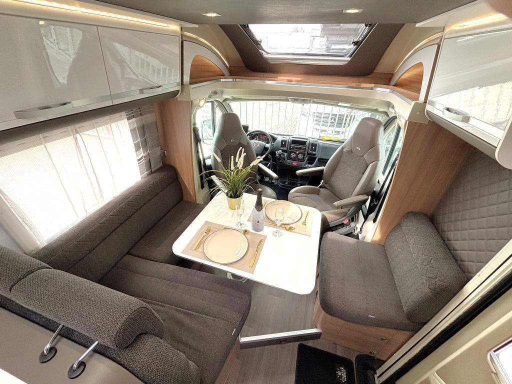 Adria Matrix Plus 670 SL ENKELE BEDDEN + HEFBED LUCHTVERING, Winterisolatie, Ringverwarming, Fiat, 7 tot 8 meter