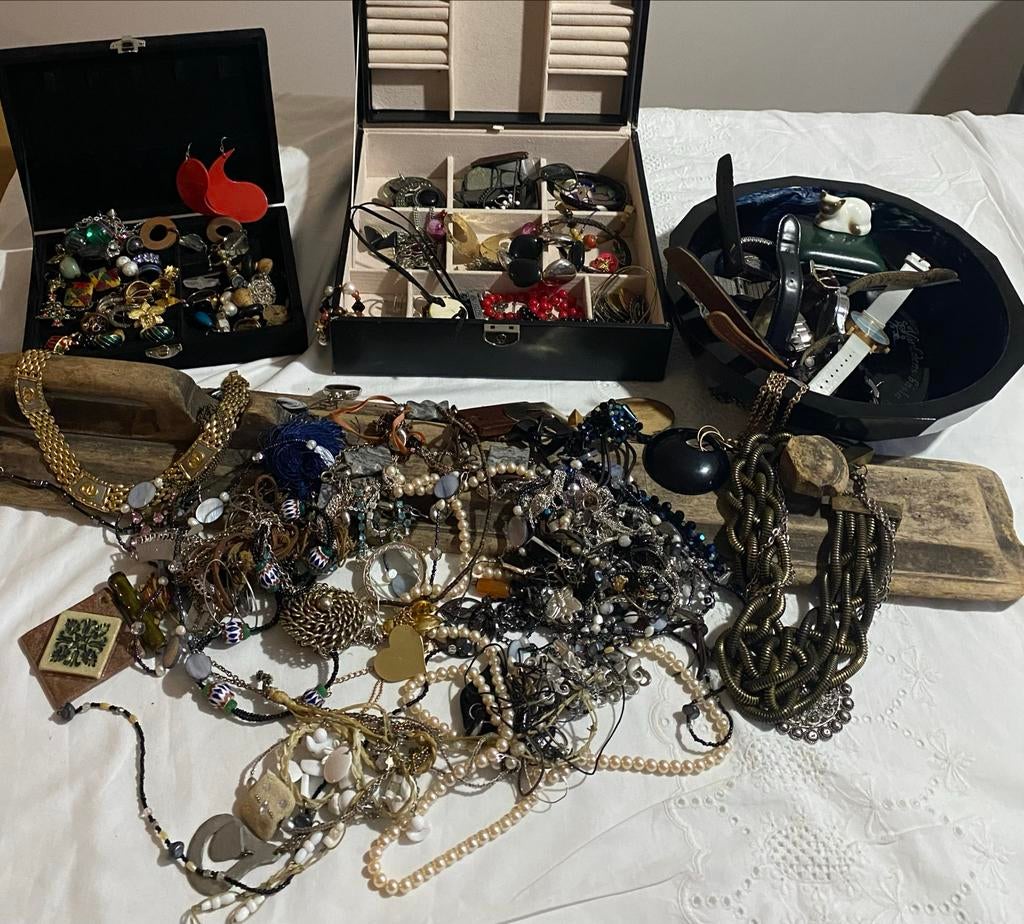 Grote partij vintage sieraden, Sieraden, Tassen en Uiterlijk, Antieke sieraden, Ophalen of Verzenden, Overige materialen, Overige typen