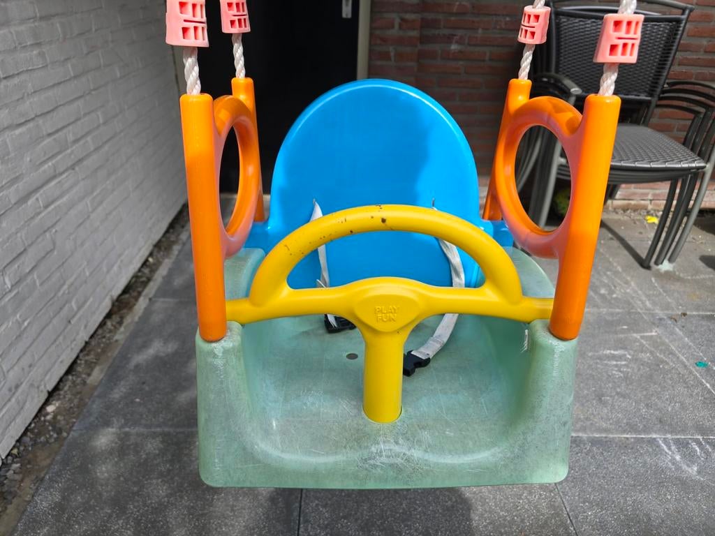 Schommel in vrolijke kleuren. Groeit mee met leeftijd, Ophalen, Gebruikt