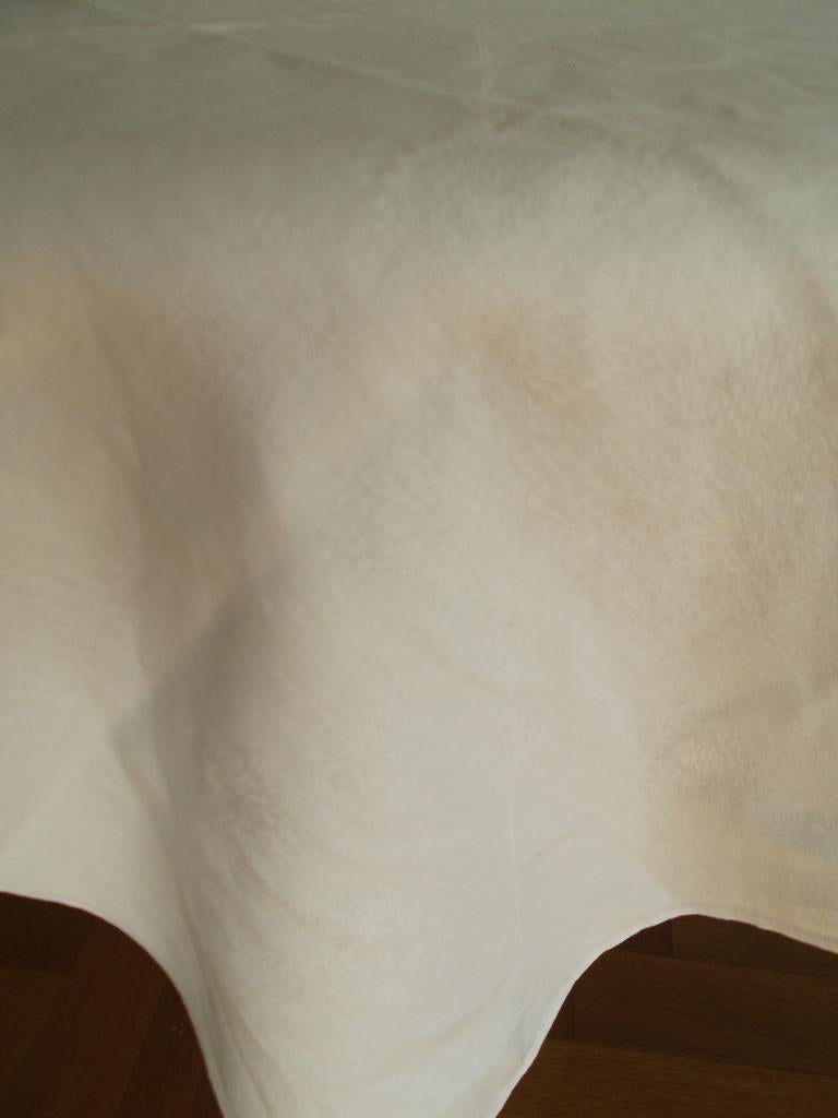 Wit klassiek damast tafelkleed met prachtige  patronen, Ophalen of Verzenden, Zo goed als nieuw, Rechthoek, Binnen