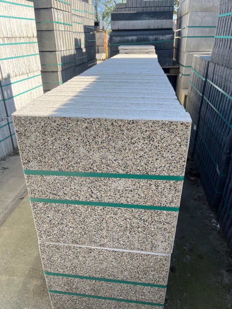 Betontegels grindtegel beige 50x50x8 cm, Gebruikt, Ophalen of Verzenden, 10 m² of meer, Beton