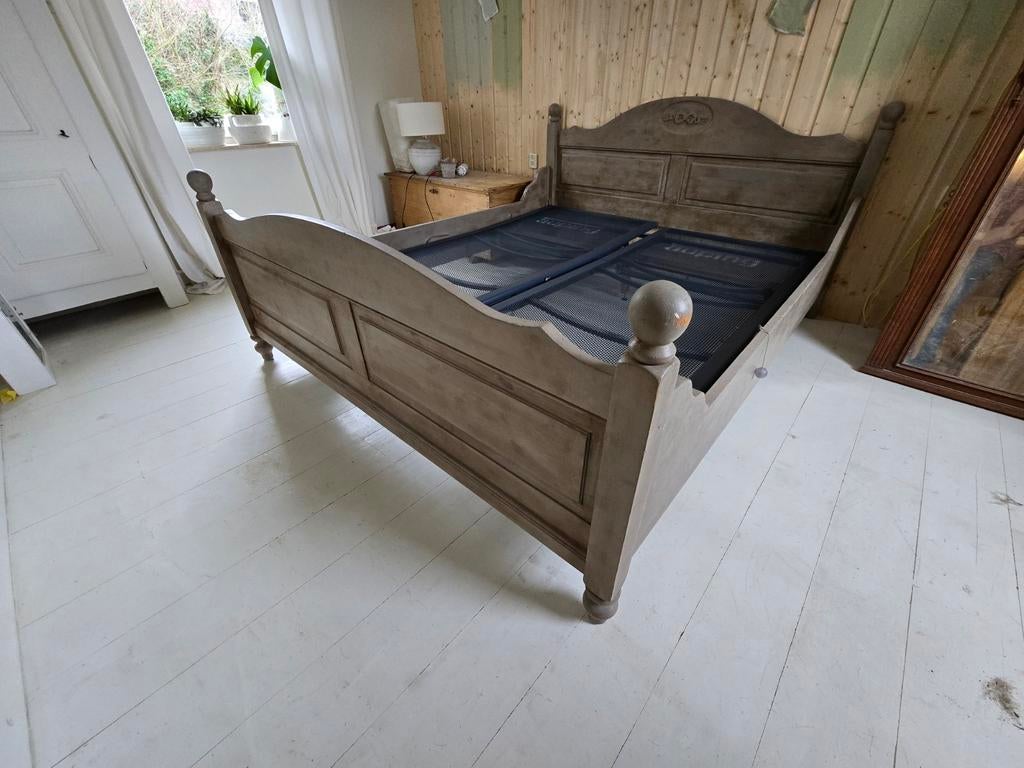 Groot Tweepersoonsbed 210x180, Huis en Inrichting, Slaapkamer | Bedden, Ophalen, Gebruikt, Bruin, Tweepersoons