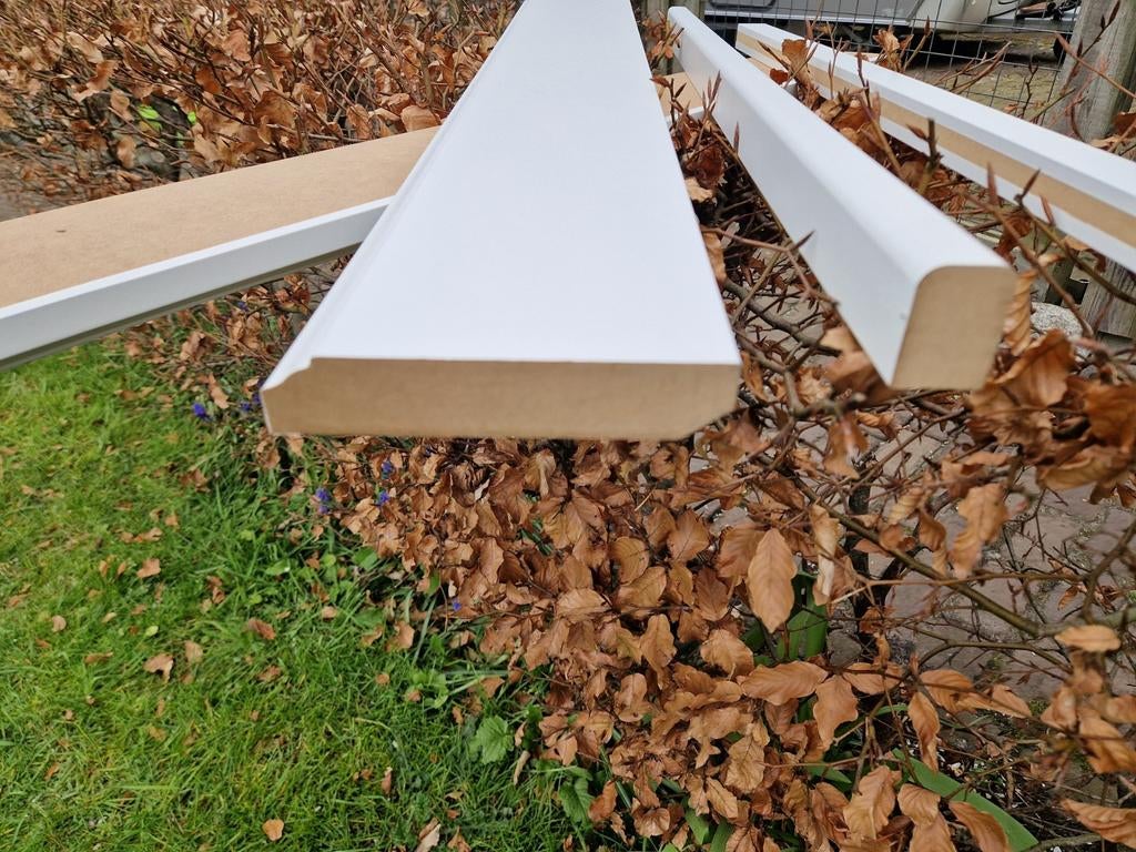 Witte plinten, Doe-het-zelf en Verbouw, Plinten en Afwerking, Ophalen, Mdf, 100 tot 150 cm, Plinten