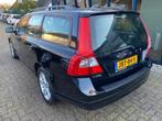 Volvo V70 2.5FT Momentum H.LEER / ECC / PDC / YOUNGTIMER, Voorwielaandrijving, Gebruikt, Zwart, Leder en Stof