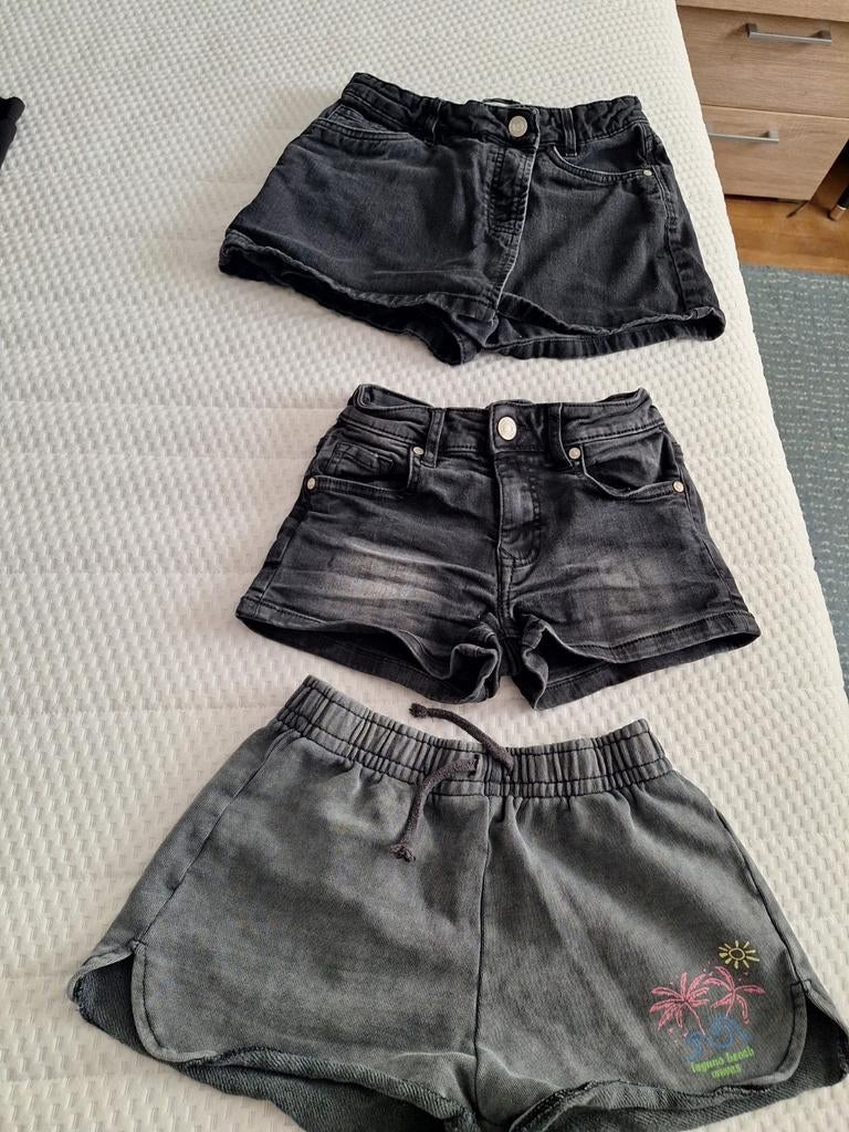 2 korte broeken 1 broekrok, Ophalen of Verzenden, Zo goed als nieuw