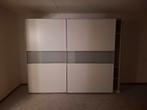Ruime kledingkast met schuifdeuren en veel opbergruimte, Met deur(en), Gebruikt, 200 cm of meer, 150 tot 200 cm