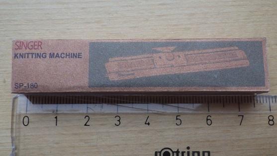 Poppenhuis: Breimachine Doos, Verzamelen, Poppenhuizen en Toebehoren, Nieuw, Poppenhuis, Ophalen of Verzenden