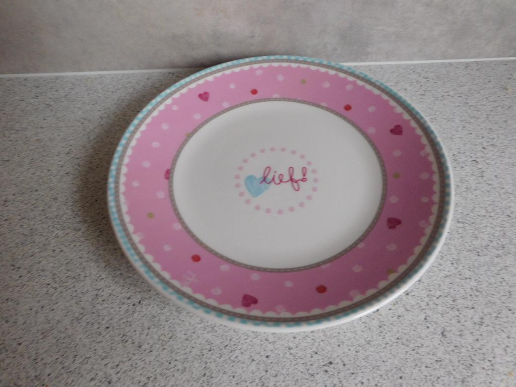 Bord 21 cm. Roze Hartjes Lief Lifestyle, Ophalen of Verzenden, Zo goed als nieuw, Bord(en), Overige stijlen