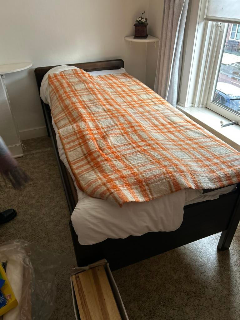 Mooi donkerbruin 1 persoonsbed, Ophalen, 90 cm, Eenpersoons, Hout