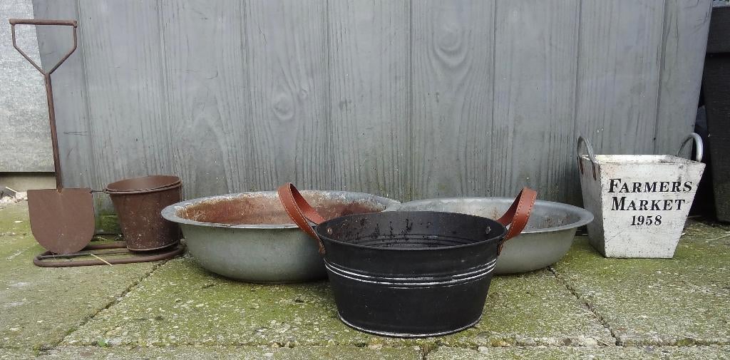 Schalen potten voor bloemen en planten buiten, Tuin en Terras, Ophalen, Overige materialen, Gebruikt, Rond