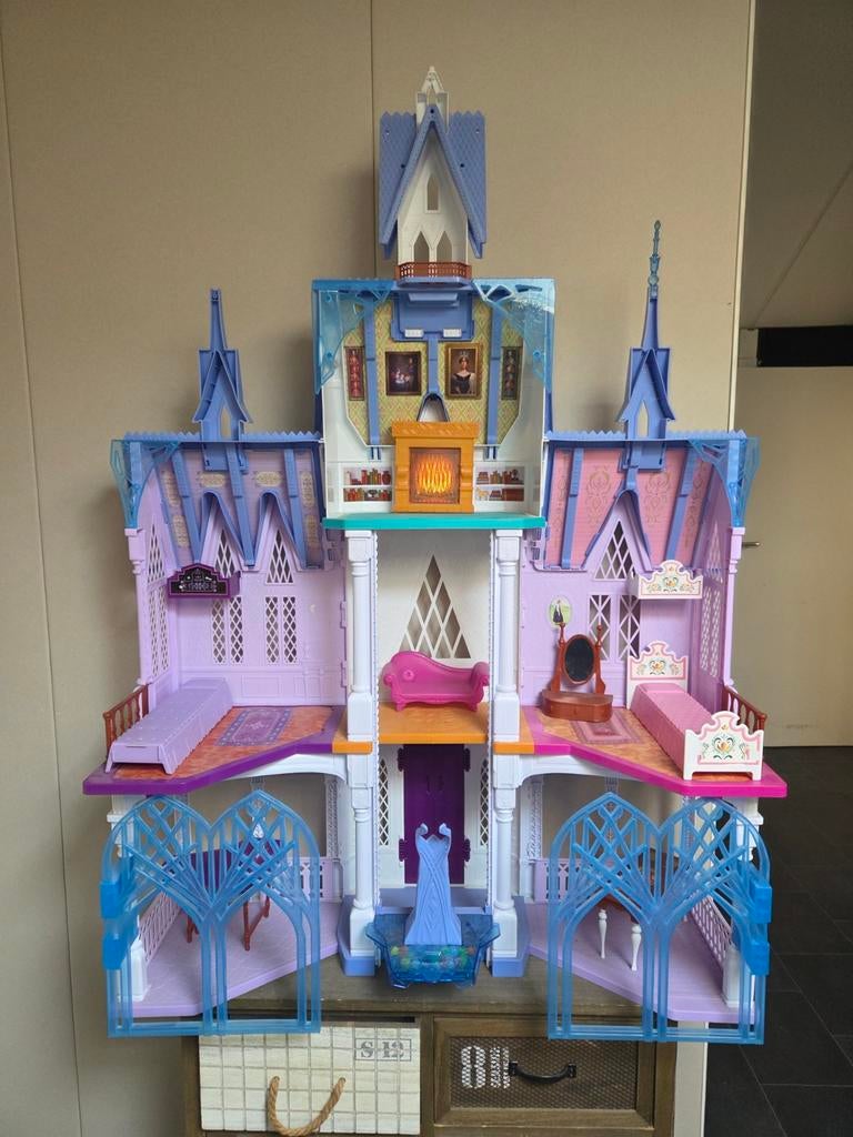 Frozen poppenhuis, Ophalen, Poppenhuis