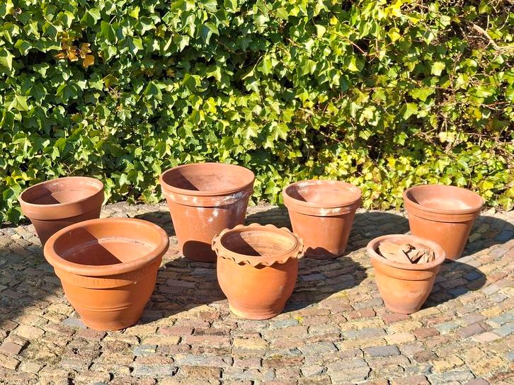 7  grote Terracotta bloempotten + scherven voor onderin., Tuin en Terras, Bloempotten, Minder dan 40 cm, 25 tot 40 cm, Rond, Ophalen