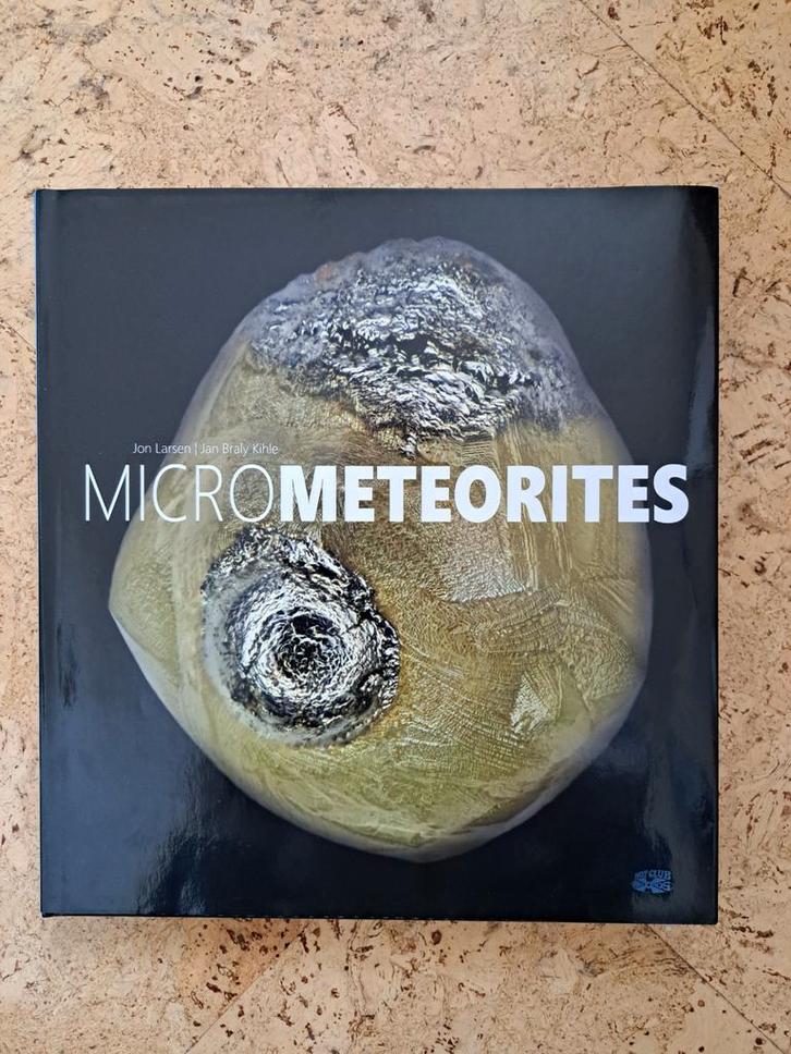 ATLAS OF MICROMETEORITES: Koffietafelboek Jon Larsen, Boeken, Wetenschap, Natuurwetenschap, Ophalen of Verzenden