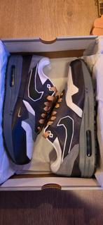 Nike Air Max 1 Swoosh Low Poly Big Head Maat 44 - Deadstock, Kleding | Heren, Schoenen, Overige kleuren, Nike, Nieuw, Ophalen of Verzenden