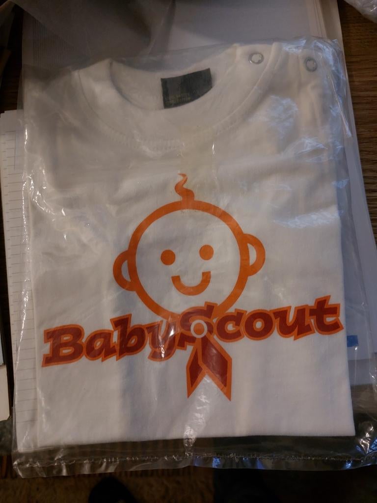 Nieuw Baby Scout T-shirt - Wit met Oranje Opdruk, Verzamelen, Scouting, Ophalen of Verzenden, Nieuw