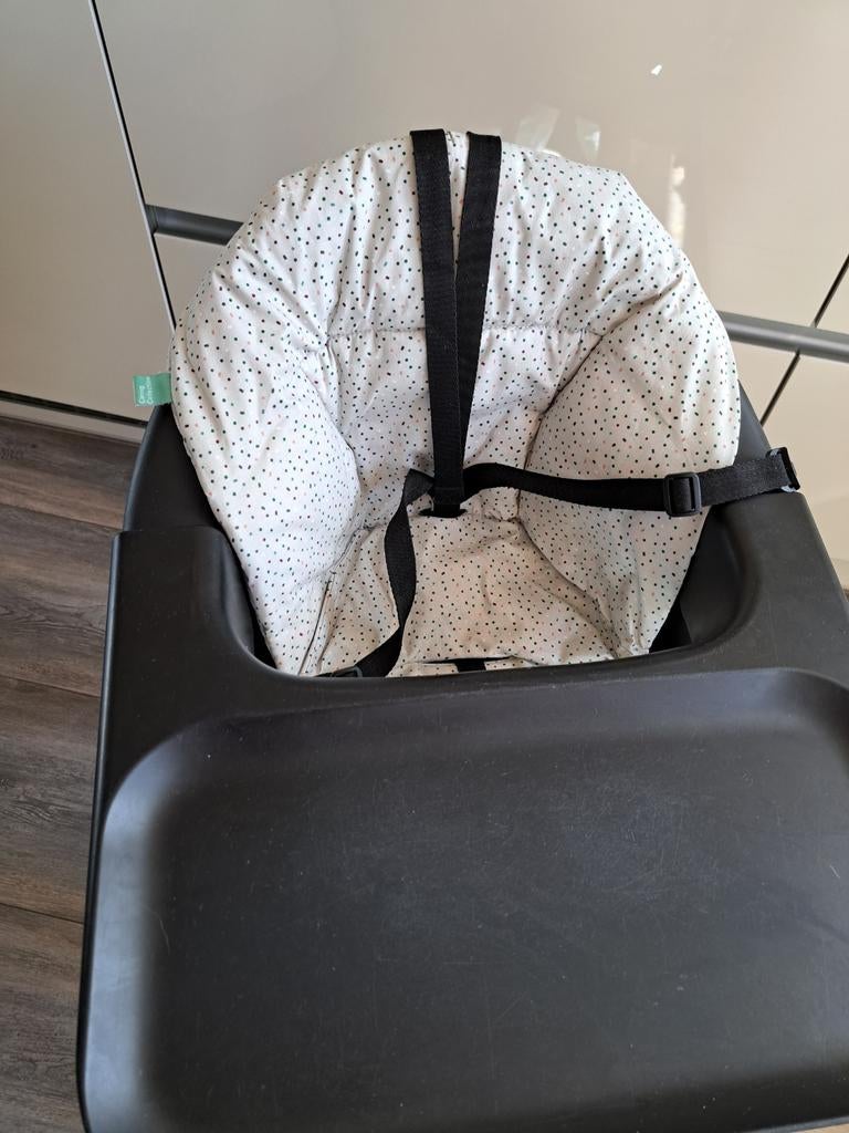 Stokke Clikk kinderstoel zwart + kussen, Ophalen, Gebruikt, Stoel(en)