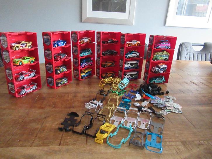 Verzameling van 24 majorette Tune up auto's in rode boxen, Kinderen en Baby's, Speelgoed | Speelgoedvoertuigen, Zo goed als nieuw