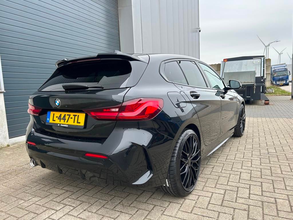 BMW 1-serie 118i High Executive AUT M-PAKKET 2021, 136 pk, Zwart, Origineel Nederlands, Bedrijf