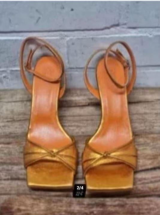 Toral - Prachtig leren sandalen maat 37 - Nieuw €170, Kleding | Dames, Schoenen, Nieuw, X, Sandalen of Muiltjes, Ophalen of Verzenden