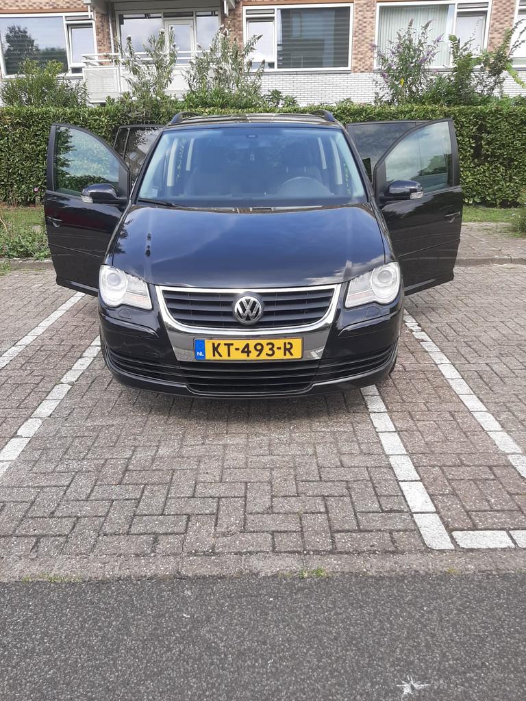 Volkswagen Touran 1.4 2009, Auto's, Voorwielaandrijving, 4 cilinders, 7 stoelen, Zwart