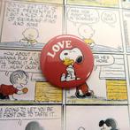 Snoopy Peanuts Comics "Love" 44MM Button Pin Badge, Verzenden, Snoopy, Nieuw, Kleding