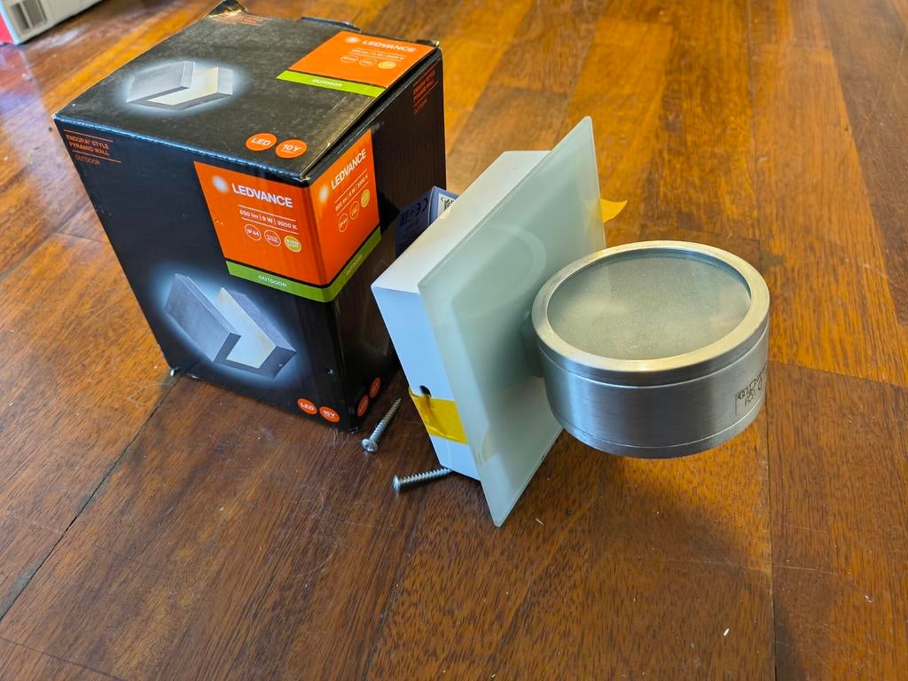 Twee LEDVANCE buiten- of badkamerlampen, Ophalen of Verzenden, Nieuw, Glas, Modern, functioneel