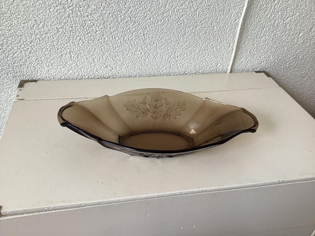 Schaaltje bruin gerookt glas., Antiek en Kunst, Ophalen of Verzenden