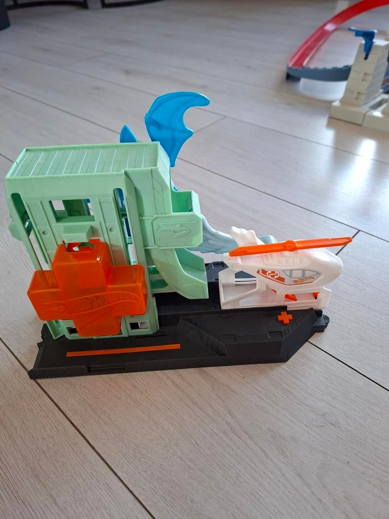 Hot Wheels City Vleermuizen Ziekenhuisaanval Speelset, Ophalen, Gebruikt