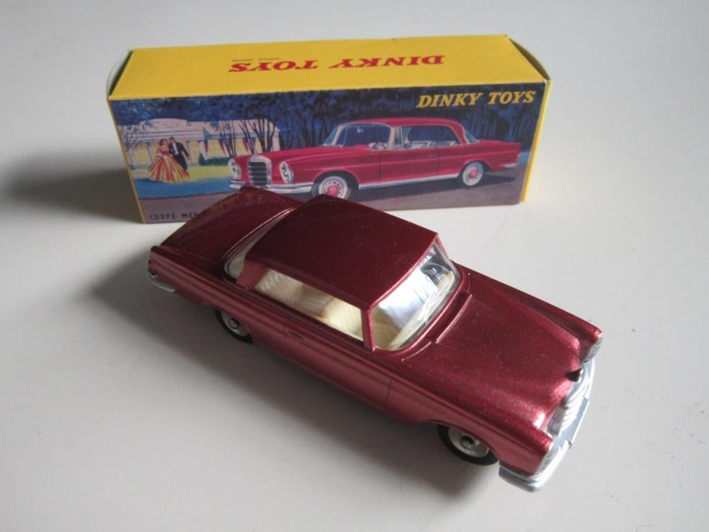 MERCEDES 300 SE COUPE DINKY TOYS, Ophalen, Zo goed als nieuw, Auto, Dinky Toys