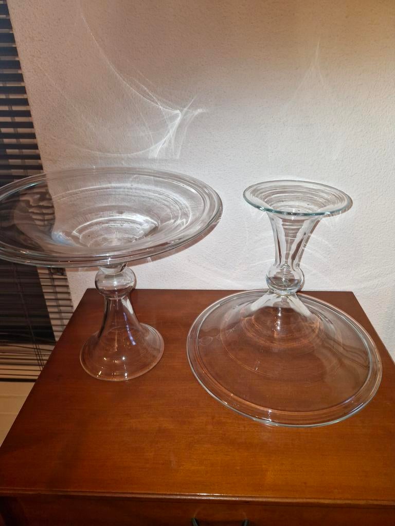 Glazen schalen op voet - Set van 2, Huis en Inrichting, Woonaccessoires | Schalen en Manden, Gebruikt, Schaal, Rond, Ophalen of Verzenden