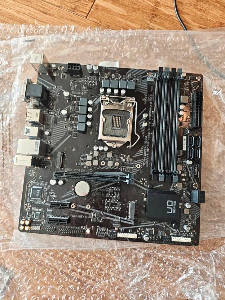 Gigabyte B560M DS3H, Computers en Software, Moederborden, Gebruikt, AMD, DDR4, Ophalen of Verzenden