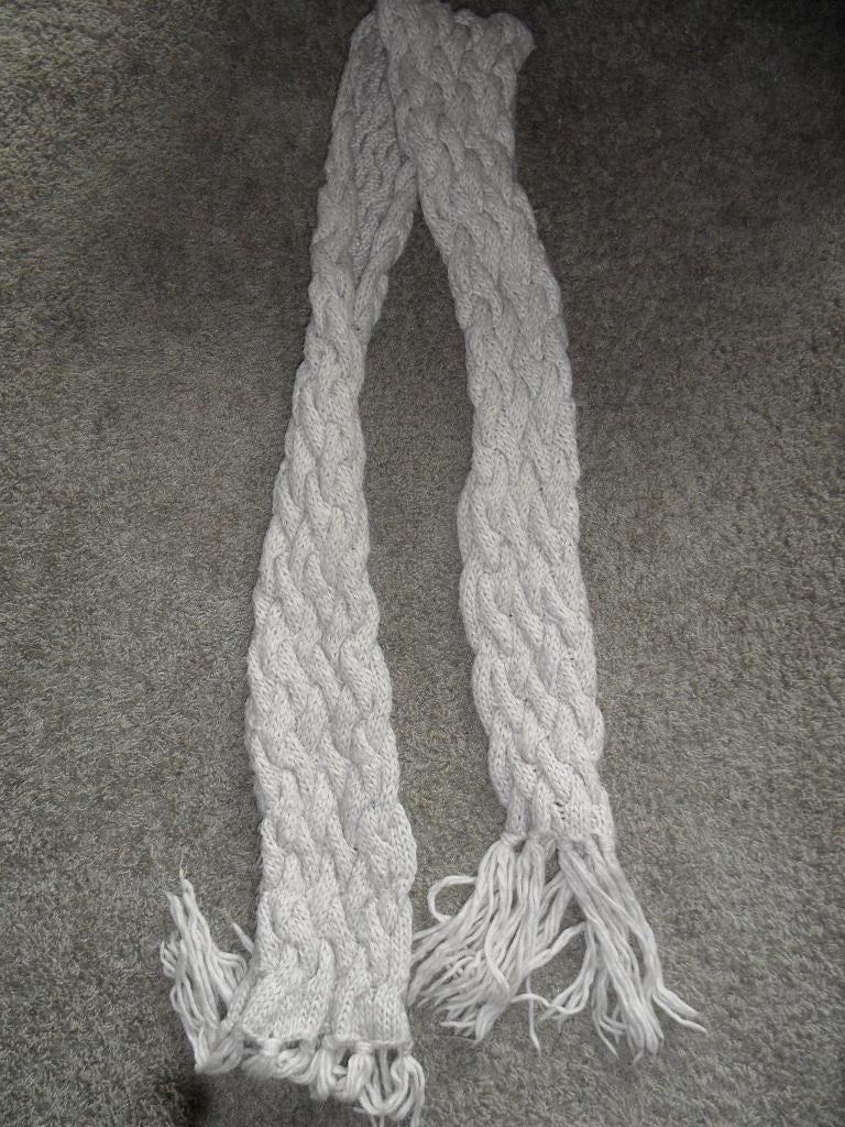 Lekkere, lange smalle warme sjaal, beige/grijs, Ophalen of Verzenden, Zo goed als nieuw, Maat 46/48 (XL) of groter, Sjaal