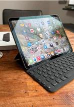 IPAD AIR 5e GENERATIE!!! VAN 2022 !! MET EEN TOETSENBORD, Computers en Software, Apple iPads, Zwart, Apple iPad Air, 11 inch, Ophalen of Verzenden