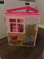Barbie huis en verschillende barbies, Ophalen, Zo goed als nieuw, Toebehoren