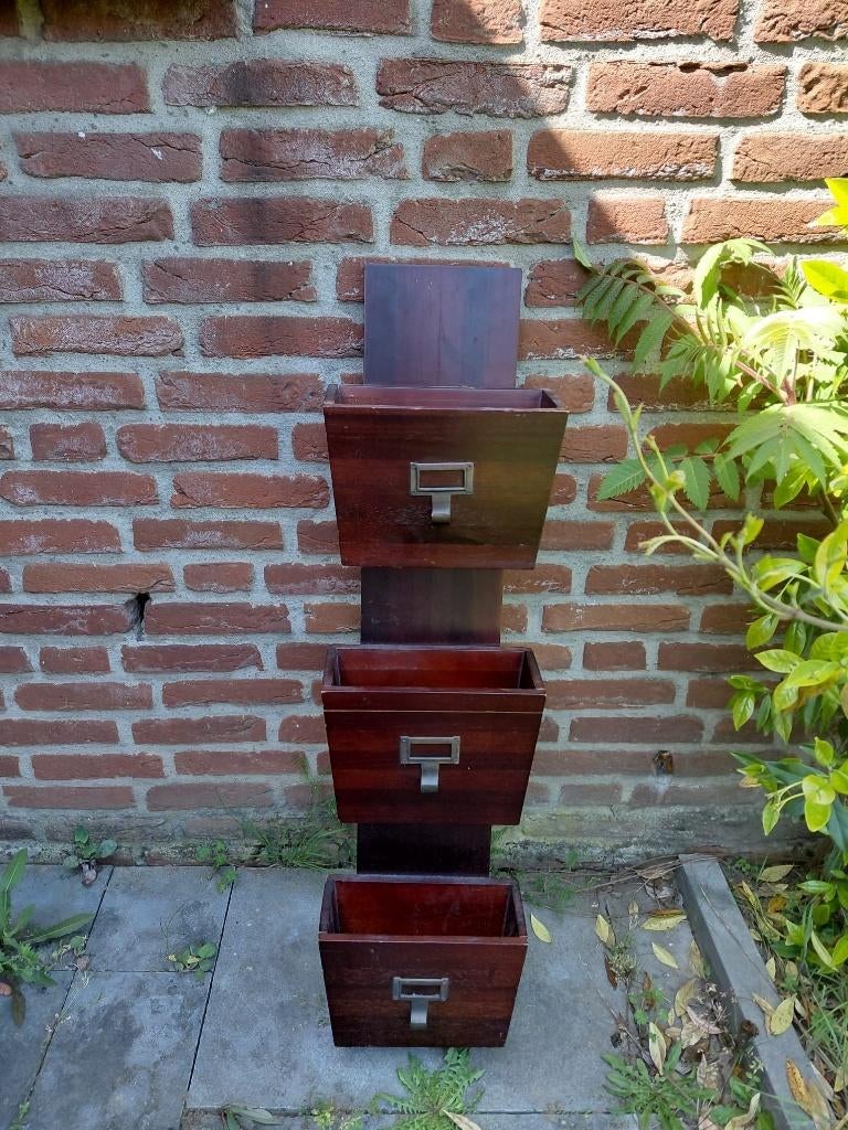 Donkerbruin opberg kastje, Ophalen, Zo goed als nieuw