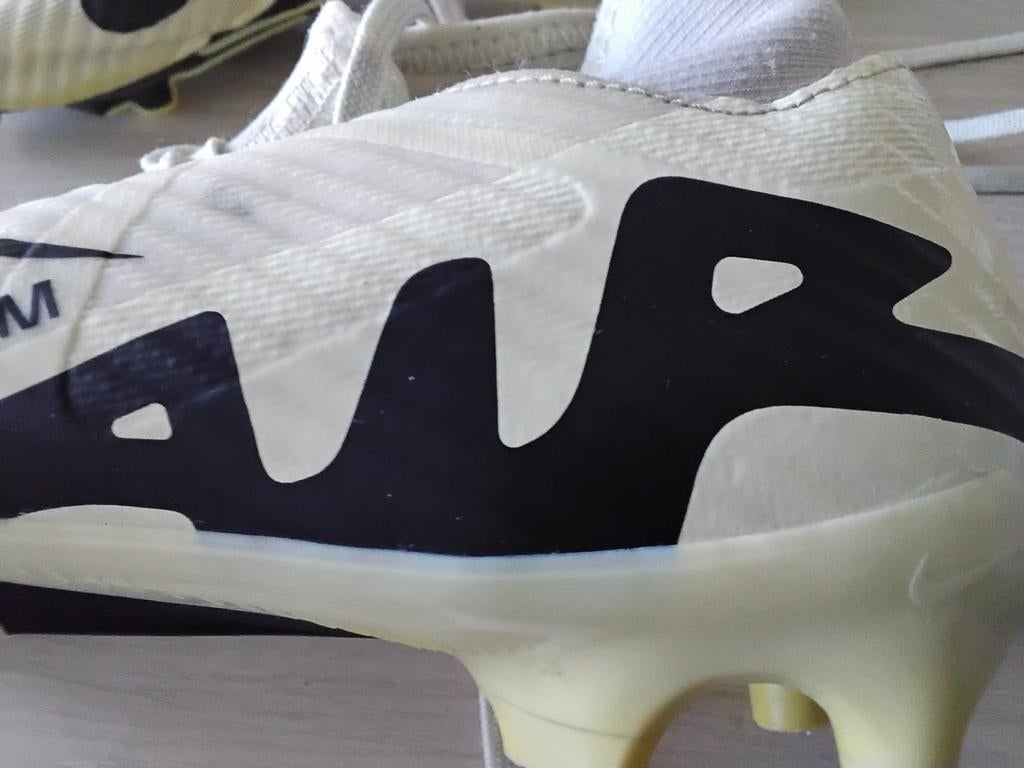 Voetbalschoenen 38/ 39, Sport en Fitness, Voetbal, Ophalen, Maat XS of kleiner, Schoenen, Zo goed als nieuw