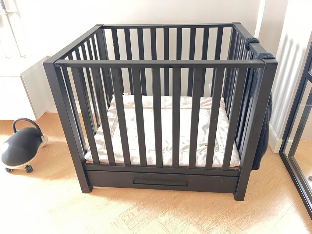 Zwarte babybox TWF Luna, Ophalen, Gebruikt, Lade