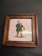 Oudhollandse tegel in houten lijst Afbeelding "Omroeper", Antiek en Kunst, Ophalen of Verzenden