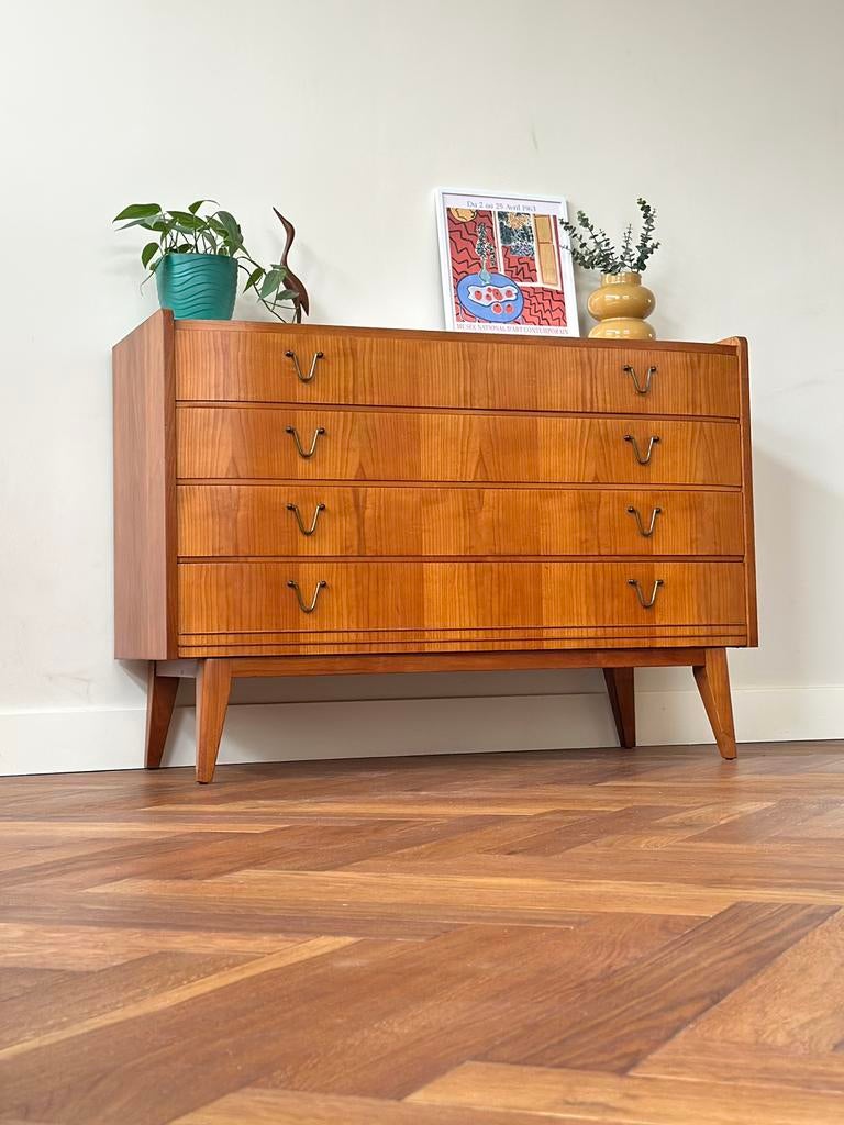 Vintage dressoir ladekast teak hout jaren 50/60/70 messing, Ophalen, Gebruikt, 100 tot 150 cm, Met lade(s)