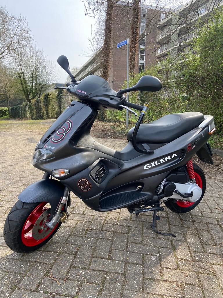 Gilera Runner 50cc SP PRO Nieuwstaat 2576KM Brom Kenteken, Fietsen en Brommers, Scooters | Piaggio, Zo goed als nieuw, Overige modellen