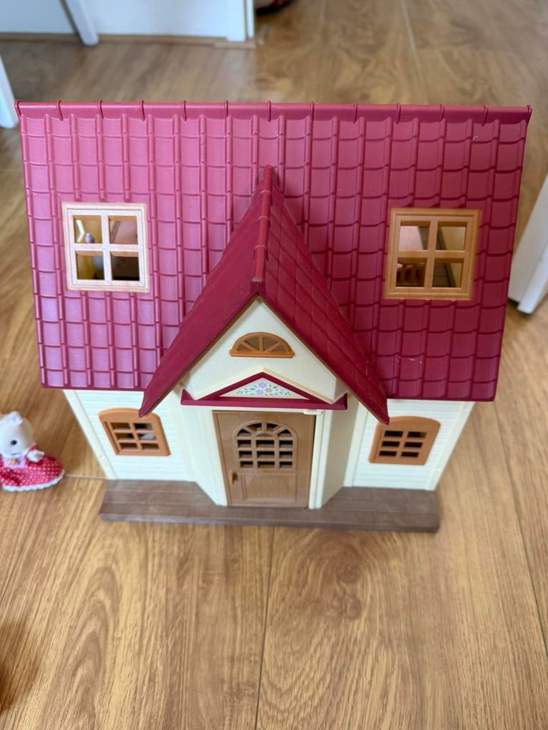 Sylvanian Families huis met auto en accessoires, Ophalen of Verzenden, Gebruikt