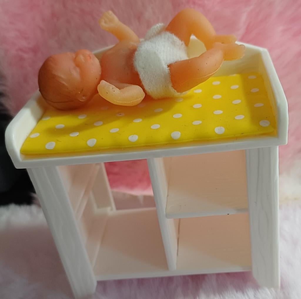 Commode met baby, Ophalen of Verzenden, Zo goed als nieuw, Poppenhuis