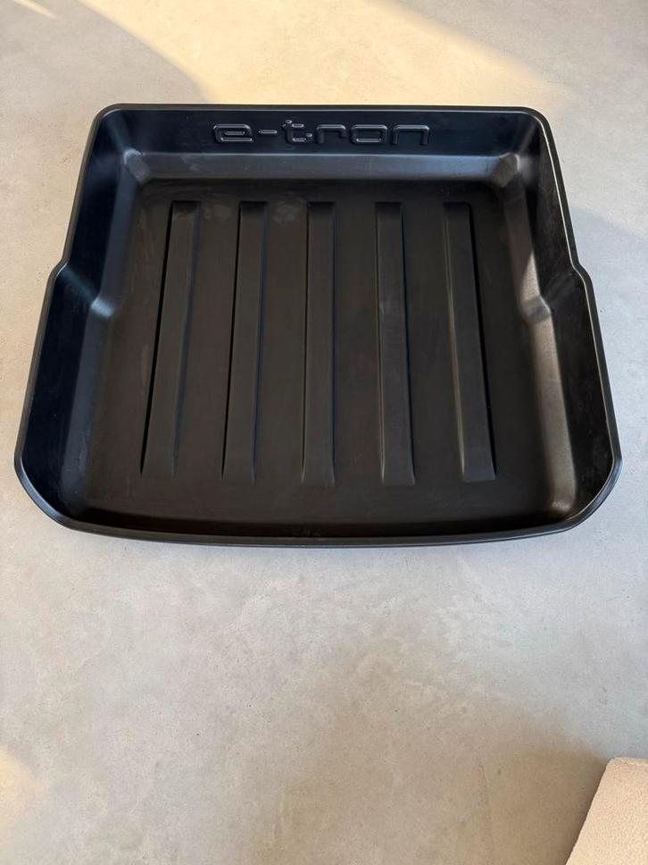 Audi e-tron 55 (2018-2022) Originele Kofferbak Schaal, Auto diversen, Kofferbakmatten, Gebruikt, Ophalen